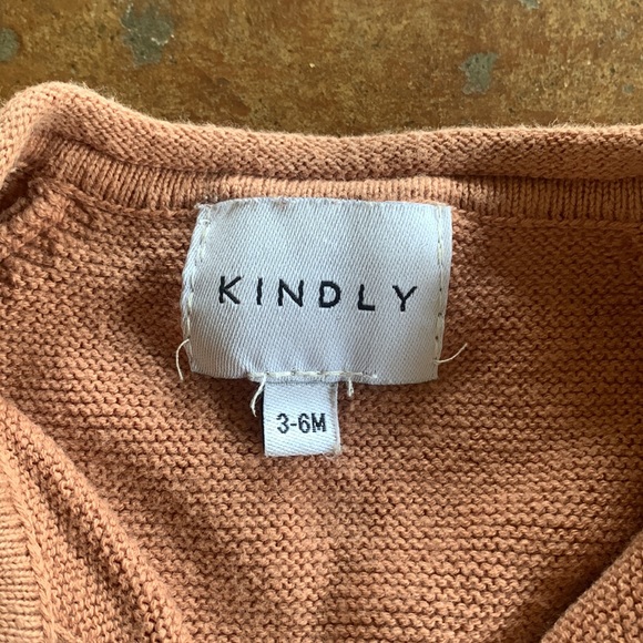 Dusty rose Kindly sweater with wooden buttons - Picture 2 of 3